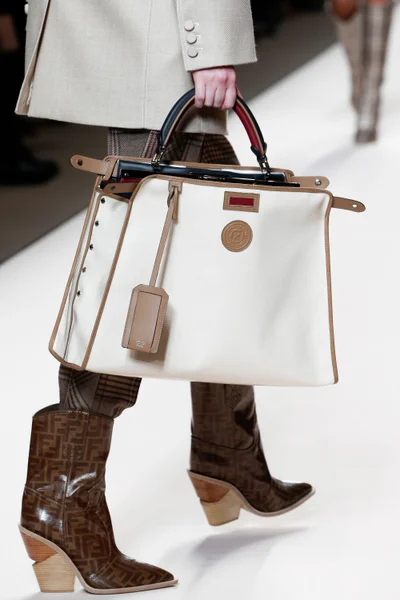 Look 15